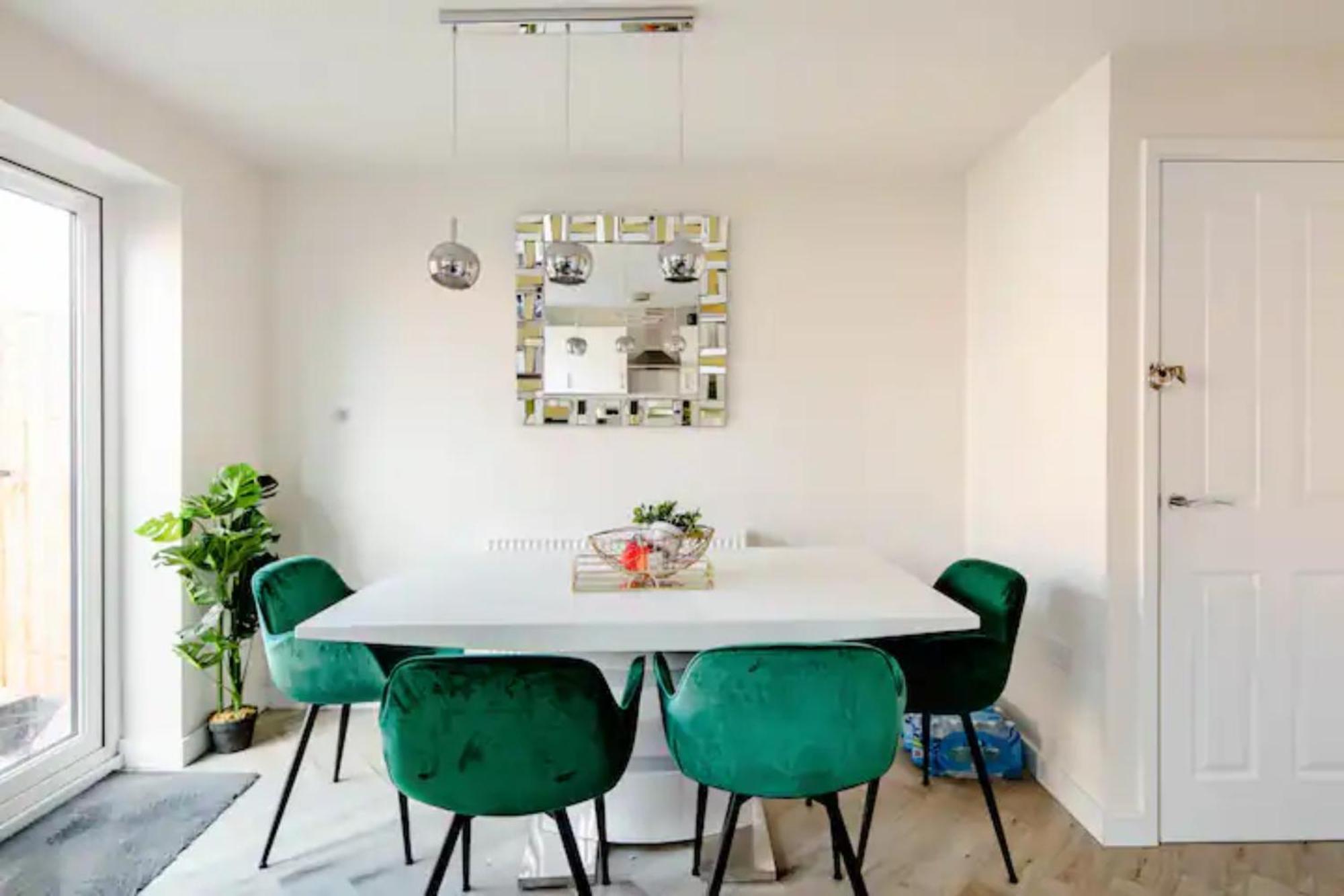 Stunning Private Room In A Home - Bathroom & Parking! 索尔福德 外观 照片